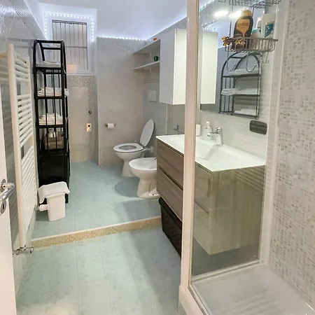 Roominrome Alexander